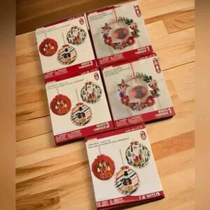 Creatology Christmas Craft Kits. New. 3 Ornament Kits and 2 Wreath Kits.